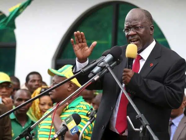 Tanzania's President John Magufuli addresses members of the ruling Chama Cha Mapinduzi Party (CCM) at the party's sub-head office on Lumumba road in Dar es Salaam, October 30, 2015. /REUTERS