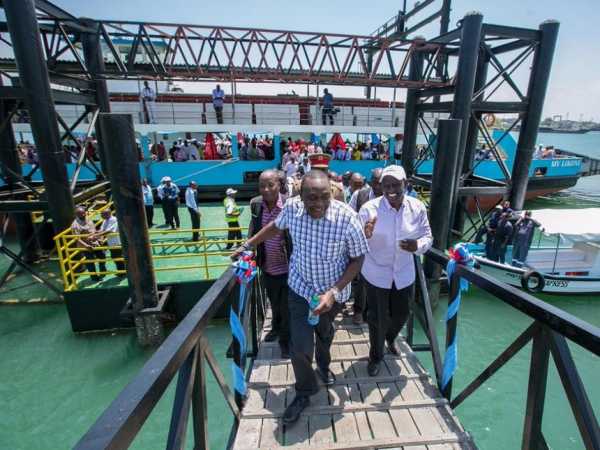 President Uhuru Kenyatta and Deputy President William Ruto during the commissioning of ferry services at the Mtongwe crossing channel in Mombasa, March 13, 2017. /PSCU