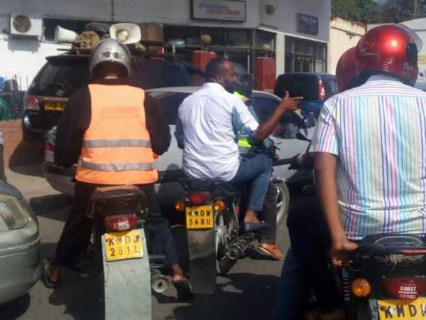 Mombasa Governor Hassan Joho on the boda boda he took after his motorcade was blocked by police at Nyali bridge, March 13, 2017. /MAUREEN MUDI