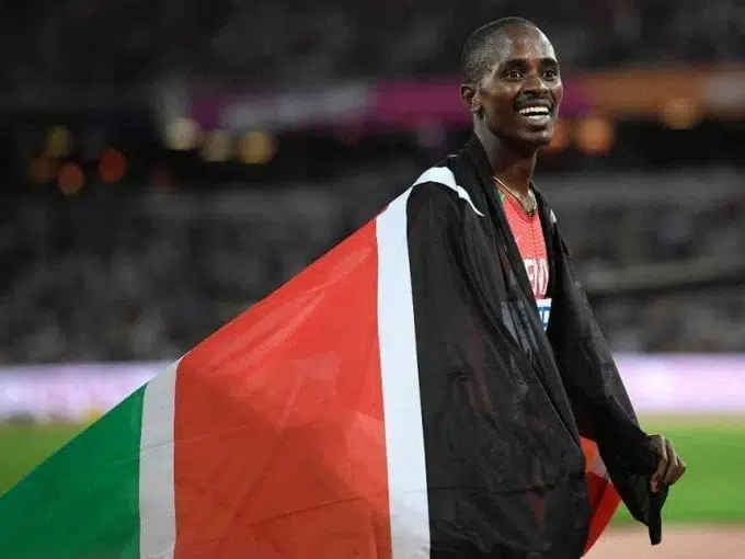 Elijah Manangoi of Kenya celebrates winning the gold medal, in the men’s 1500m final of World Athletics Championships, at London Stadium in Britain, August 13, 2017. /REUTERS