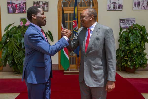 Amazing: Peter Munya makes U-turn, backs Kenyatta re-election