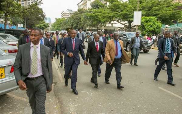 PHOTOS: President Kenyatta causes a stir as he walks in the streets of Nairobi.