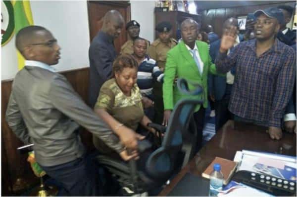 VIDEO: Chaos rocks City Hall as MCAs fight Beatrice Elachi