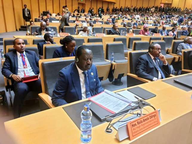 Uhuru accompanies Raila in his first international event 