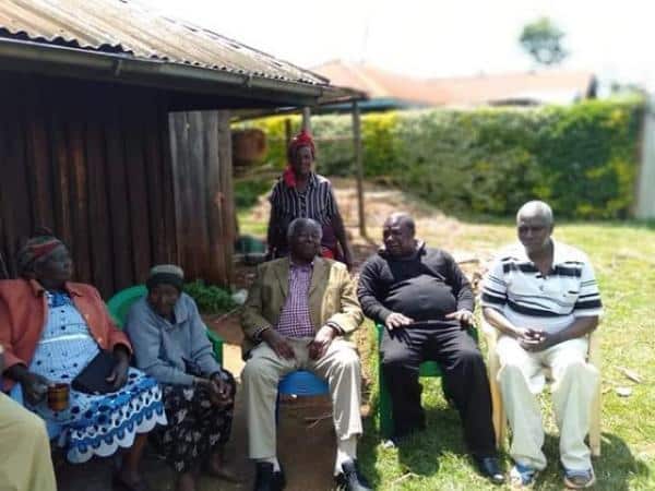 Kibaki Visits his sisters for Christmas and Kenyans are baffled