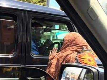 Photo of President Uhuru Kenyatta driving himself goes viral