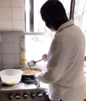 Video of Raila Odinga cooking breakfast excites Kenyans
