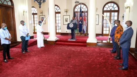 Uhuru Breaks Protocol,allows Joho,Kingi to use presidential podium(Video)