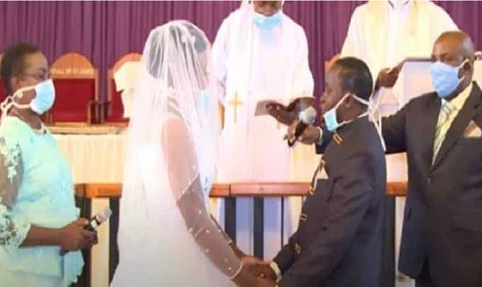 So Determined,Couple Weds During Social Distancing But No Kissing
