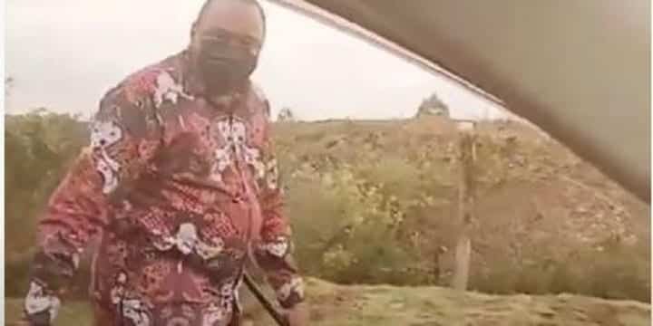  Video of Uhuru Walking Without Bodyguards In Nairobi Goes Viral