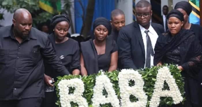 Magufuli's Children laying Wreath on Father's Grave Elicit Sympathy online